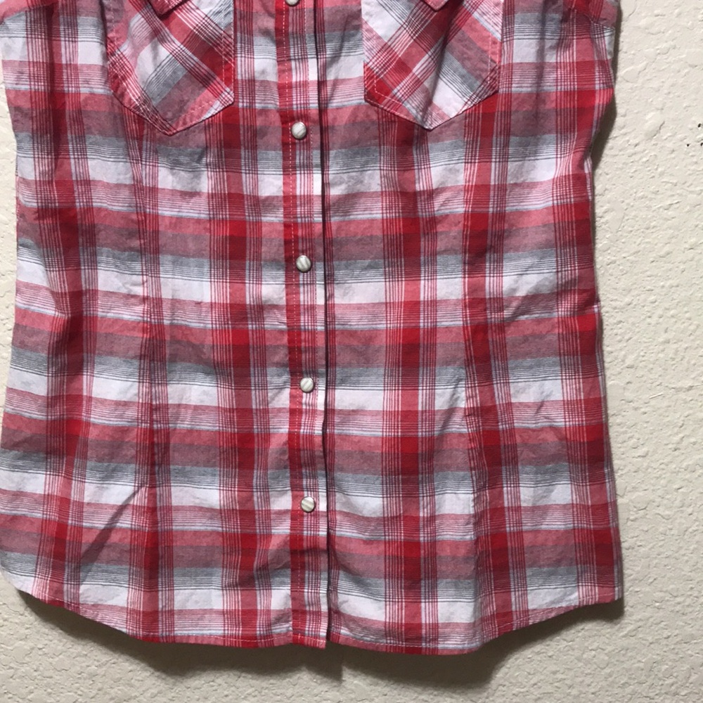 Wrangler Women's Sleeveless Red Plaid Snap Front  Shirt. Good Condition. Size M. - Picture 4 of 8